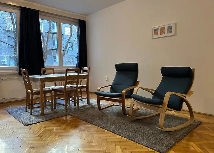 Bauhaus Flat In Amazing Location